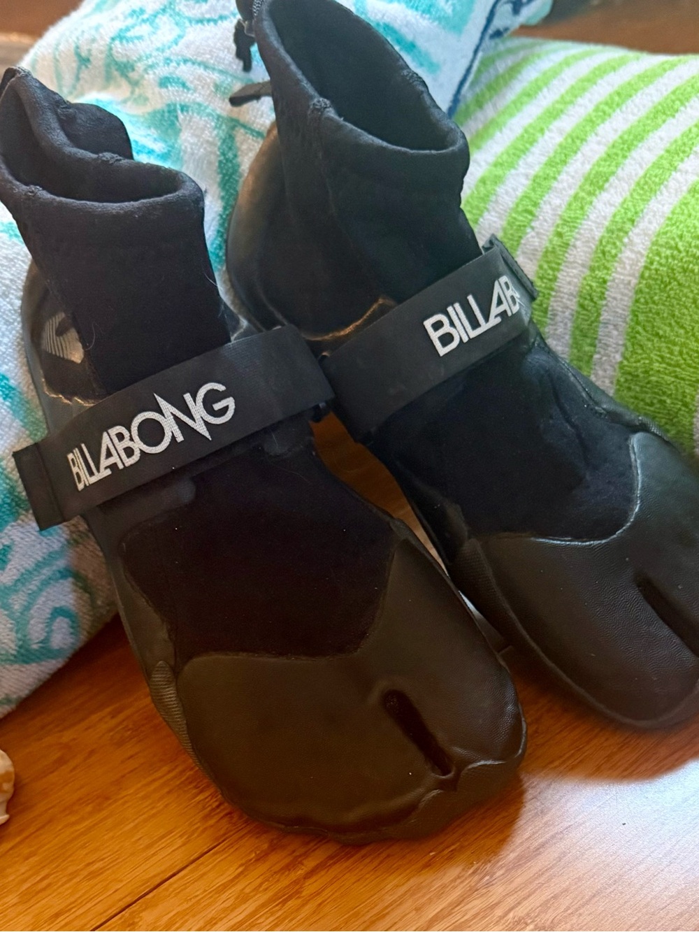 Great Condition BILLABONG 2mm Pro Reef Bootie Male size 8, Female size 9